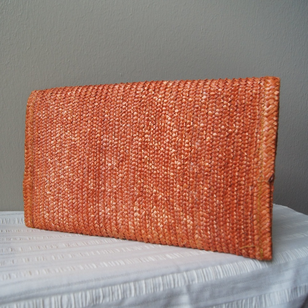 Vintage 70's Coral Straw Clutch - Picture 3 of 6